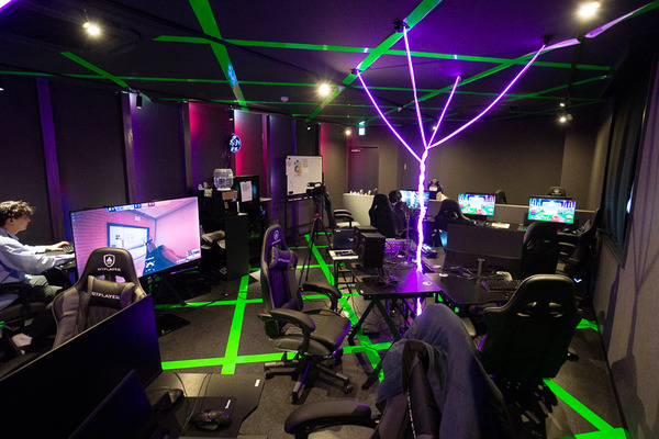 めっちゃサイバーなこの空間なに？ゲームを通じて就労支援を行う場所がJR住道駅前にできたんやって【もりかど広告】 : 守口・門真つーしん