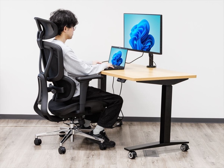 【ASCII読者限定】長時間のパソコン作業は机、椅子、アームの三位一体でケア、FlexiSpotの昇降デスクが安い！