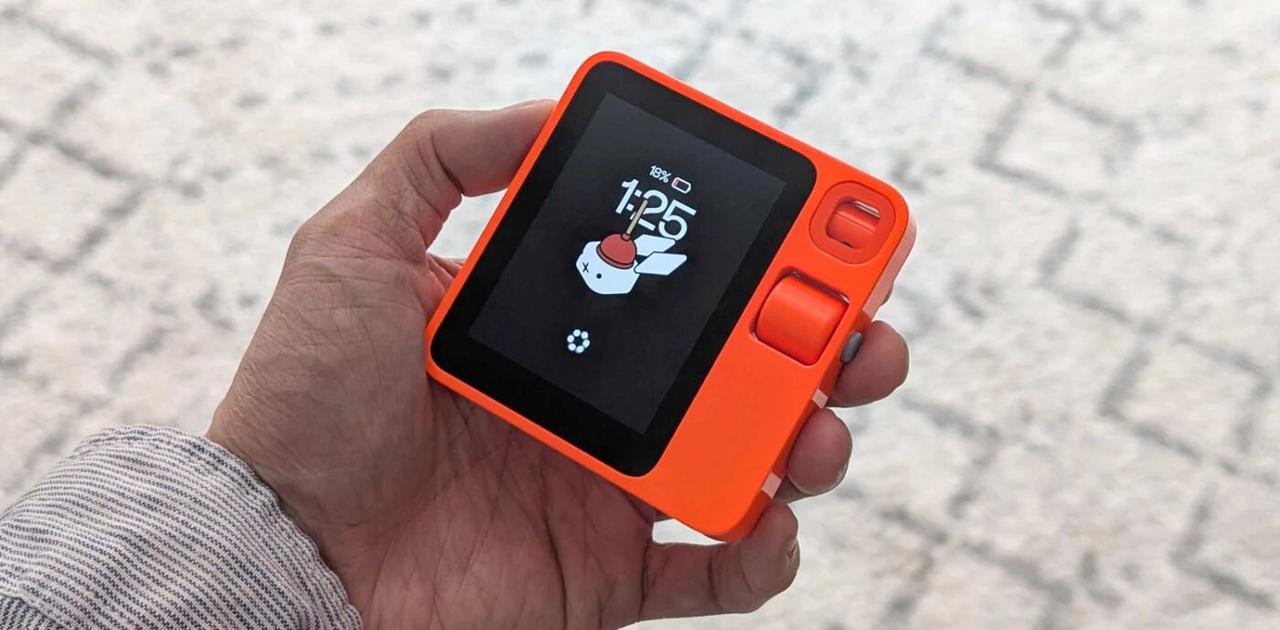 ジョニー・アイブにディスられるRabbit r1、めげずに新UIをチラ見せ