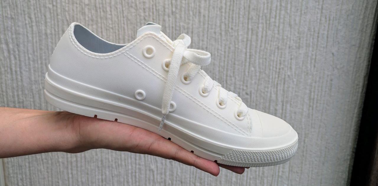 雨の日のコーディネートに悩まない。晴れても履けるレインスニーカー