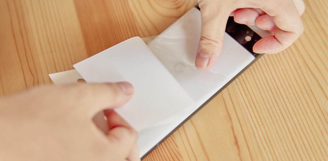 スマホケースやめました。｢ふにゃふにゃシート｣なら背面全体をしっかり保護してくれるよ