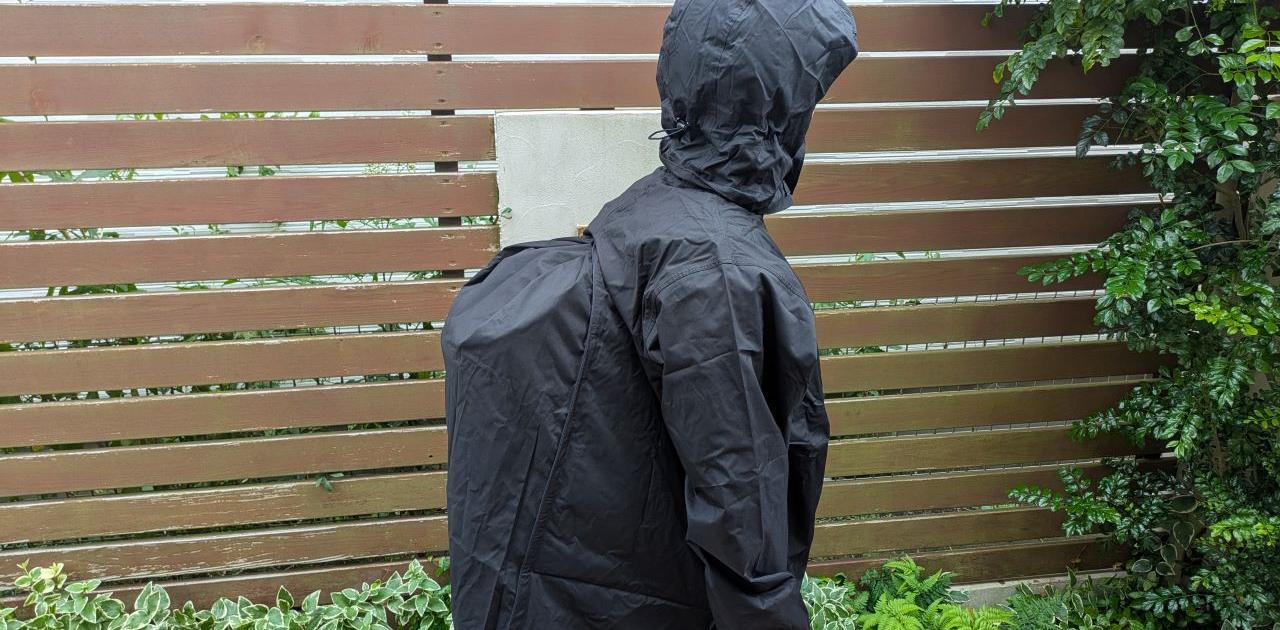 雨の日でも、濡れずに自転車乗れます。カインズのレインスーツは工夫がすごい