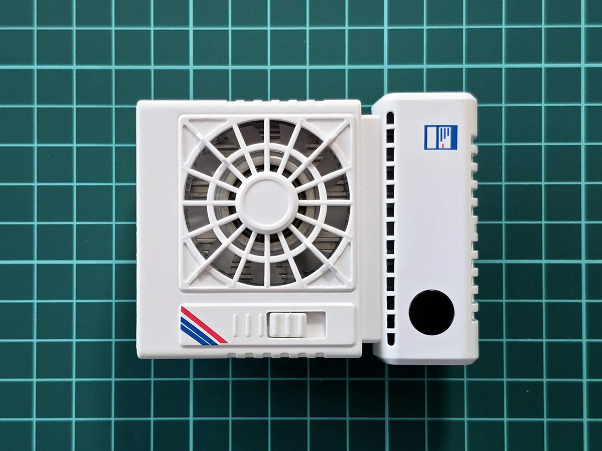 エアコンの室外機風スマホクーラーを衝動買い　猛暑を乗り切るガジェット (1/2)