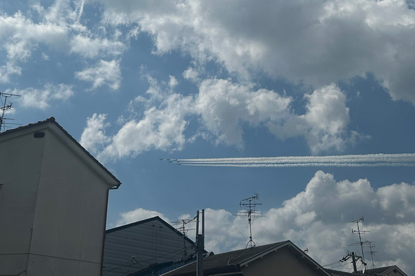 【門真】門真から見た7月13日のブルーインパルスの写真 : 守口・門真つーしん