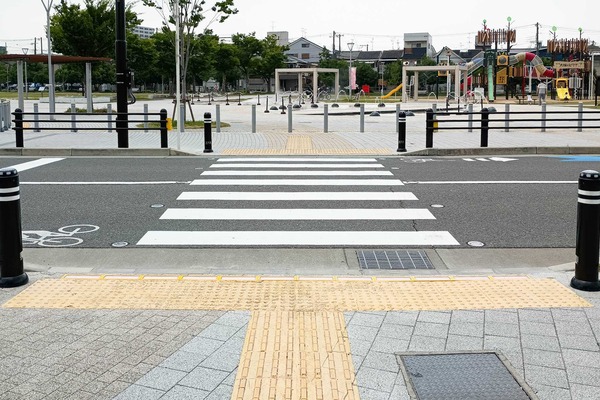 【守口】大枝公園ちかくに日本初の「埋込型信号機」ができてる : 守口・門真つーしん