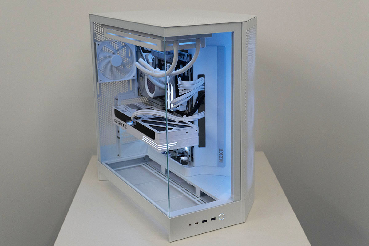 人気のNZXTケース新モデル「H9 Flow White」を中心に、ゲーム性能とカラー統一に注力したPCがコチラ！ (1/4)