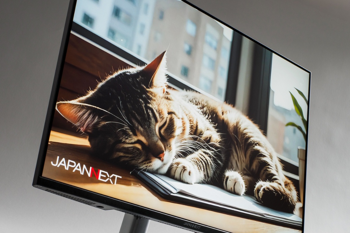 超広い3840×2560ドット（アスペクト比3：2）の28.2型4K Plusディスプレー、USB Type-C給電・KVM・昇降式多機能スタンドで4万円台はコスパ◎ (1/6)