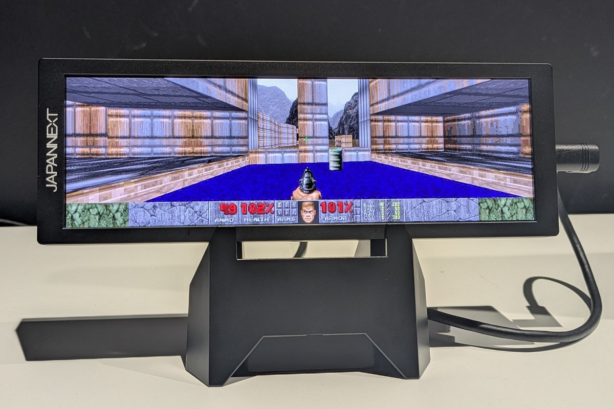 ゲームは遊べるの？心ときめく超レアな7.8型モバイルディスプレーの活用方法を探る (1/4)