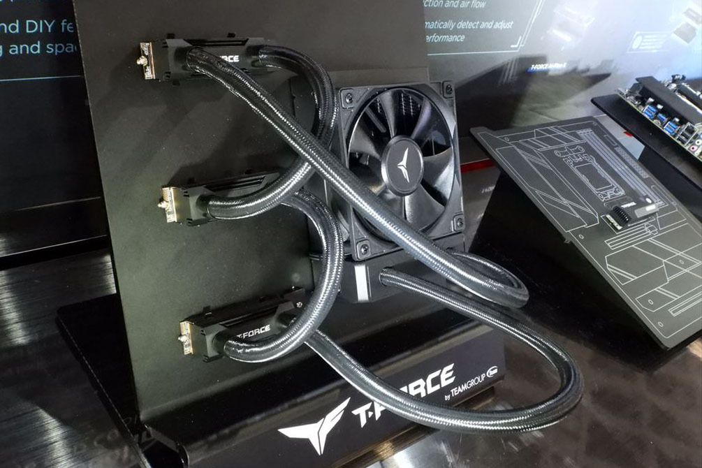 無茶なことを考えたな！ 3基のM.2 SSDを同時冷却できる水冷ユニット